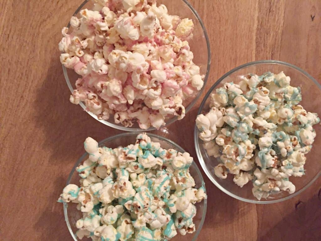 Farvede popcorn