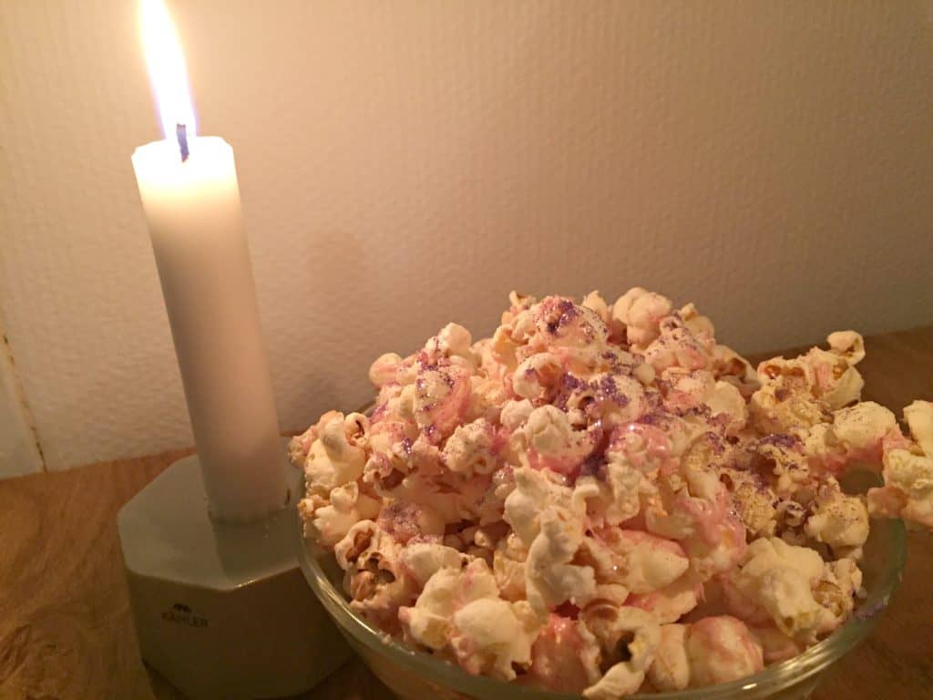 Farvede popcorn