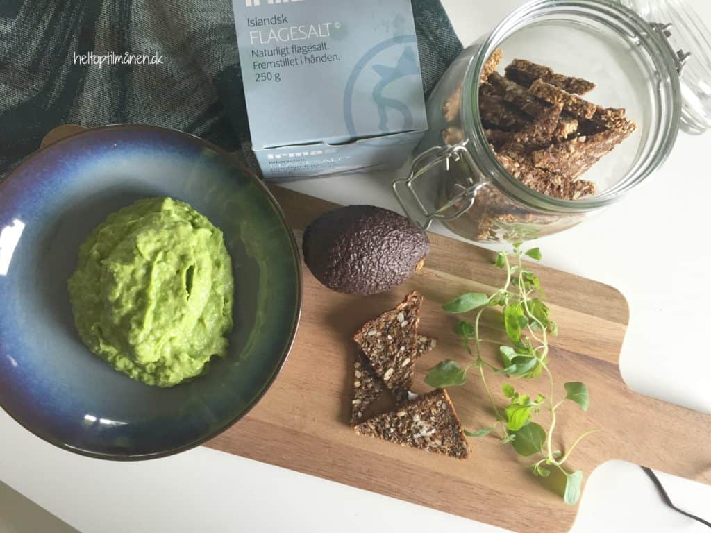 Rugbrødschips avokadodip