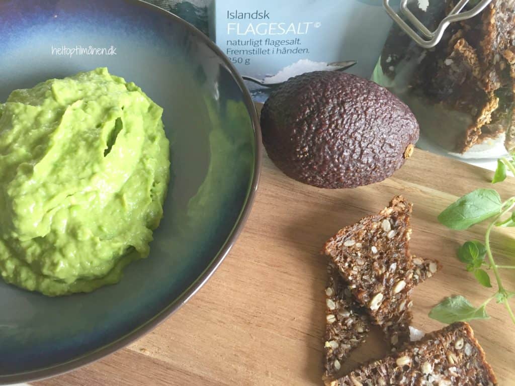 Rugbrødschips avokadodip