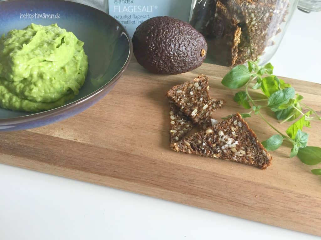 Rugbrødschips avokadodip