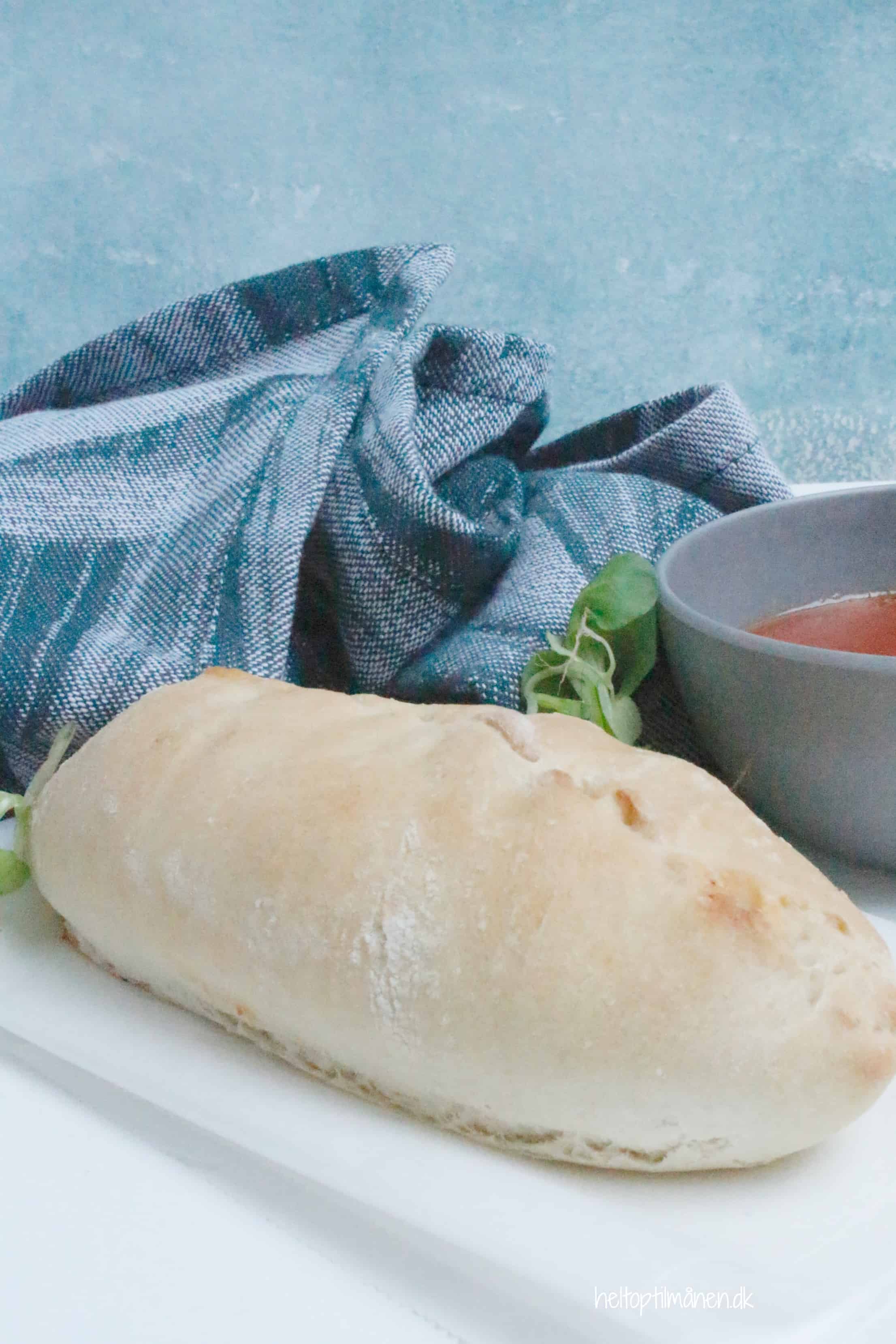 Calzone med spaghetti og kødsovs