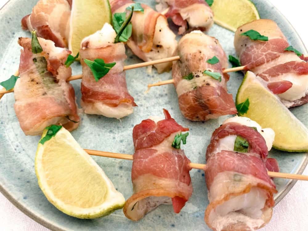 Torsk med bacon på spyd