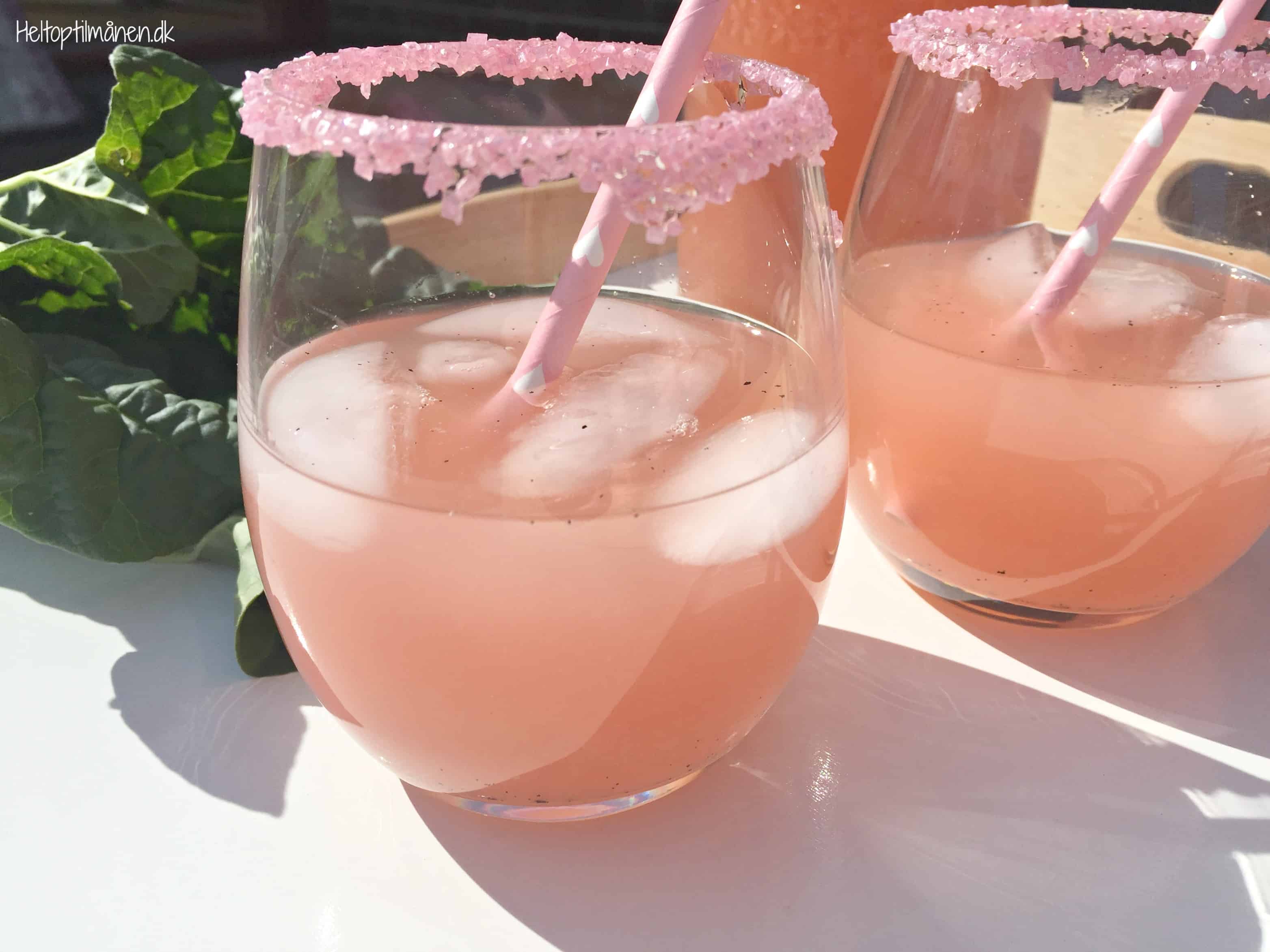 Opskrift på lækker hjemmelavet rabarbersaft