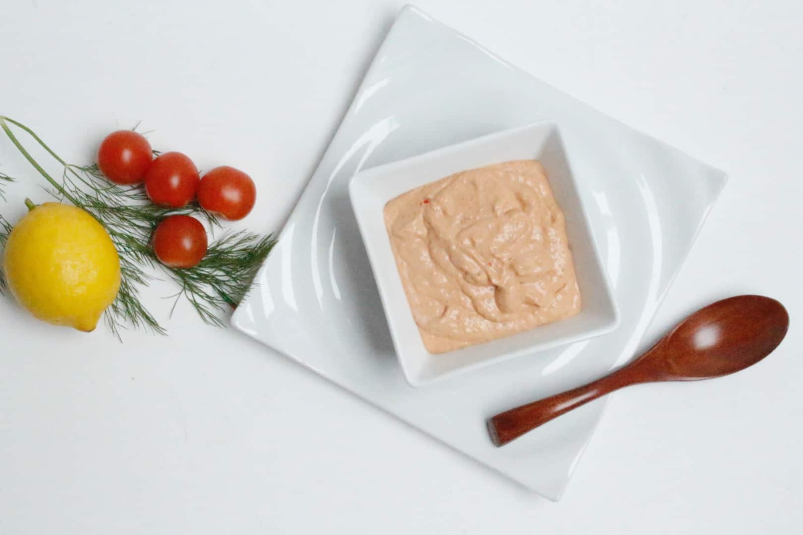 Nem rød skaldyrsdressing. Thousand island dressing