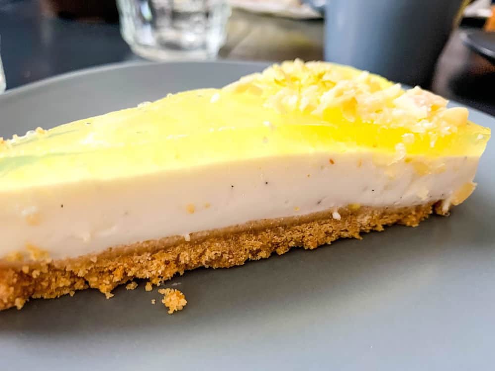 Koldskål cheesecake med citrongelé